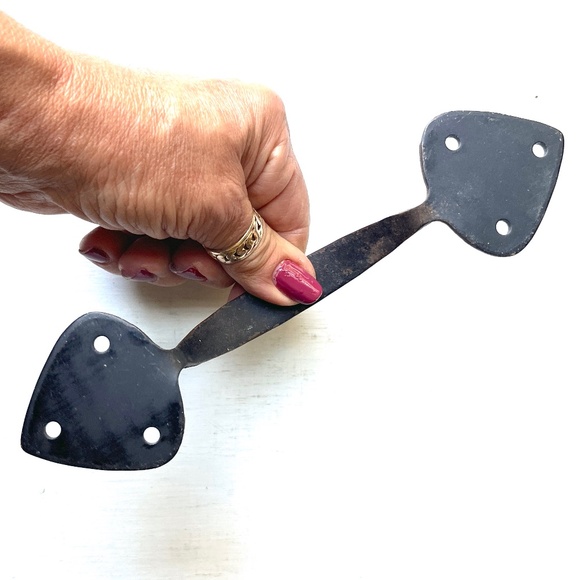 Vintage Wrought Iron Hand Forged Curved Spade Hammered Door Pull Handle Cabin - Picture 10 of 12